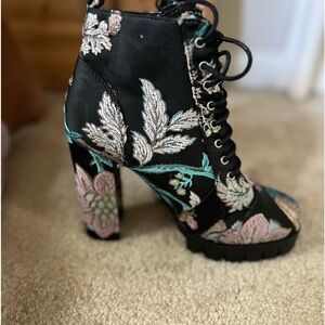 7.5 heeled ankle boot